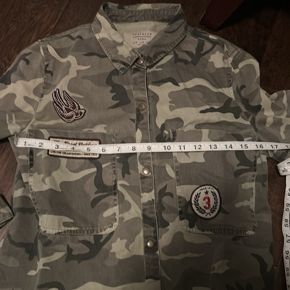 Zara size Small camo jacket in excellent condition. - Picture 6 of 7